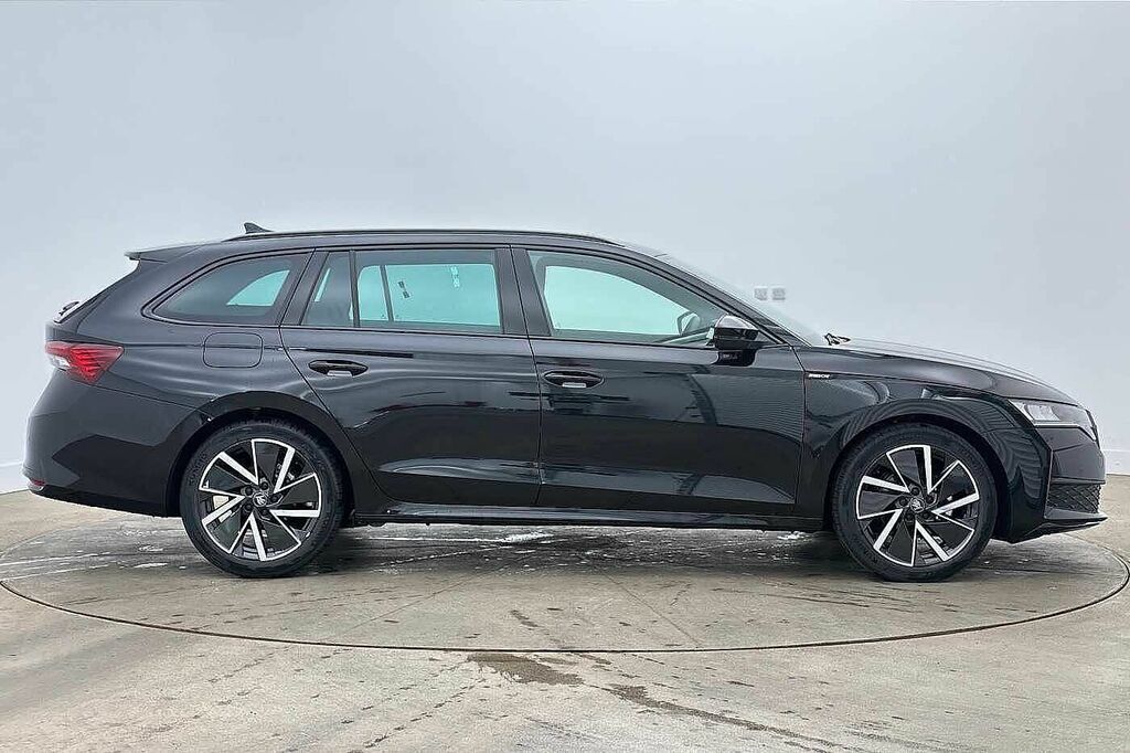 Skoda Octavia 1.5 Tsi 150 E-tec Sportline Dsg Black #4