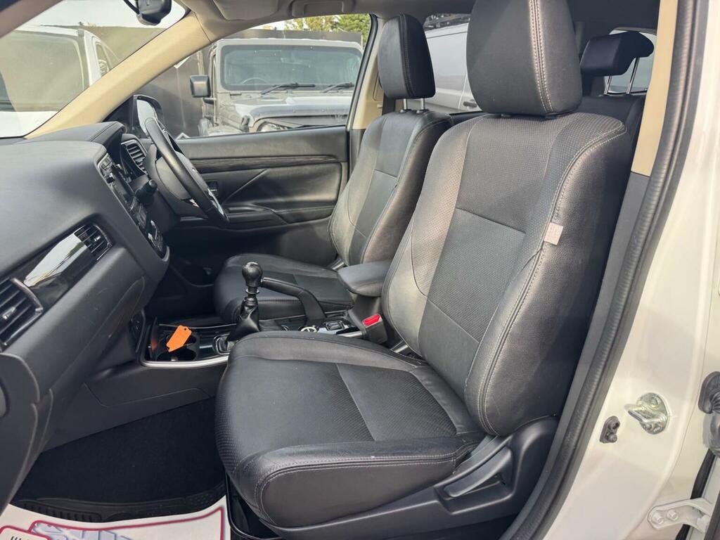 Mitsubishi Outlander Outlander 5H Phev Cvt Black #42