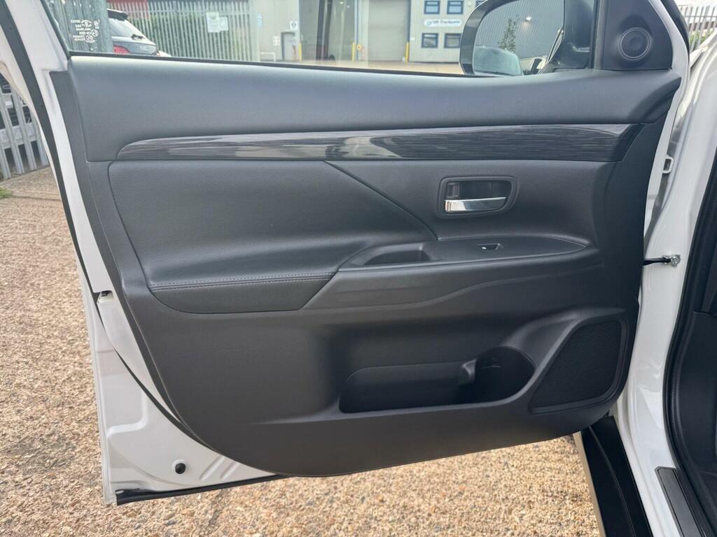 Mitsubishi Outlander Outlander 5H Phev Cvt Black #34