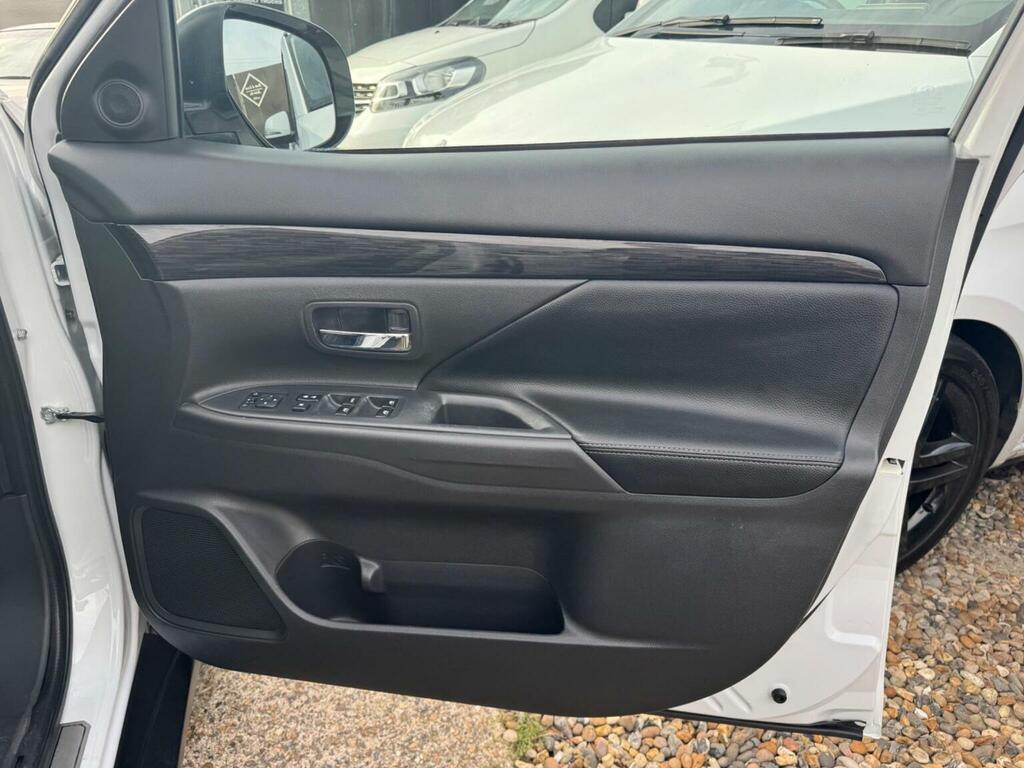 Mitsubishi Outlander Outlander 5H Phev Cvt Black #28