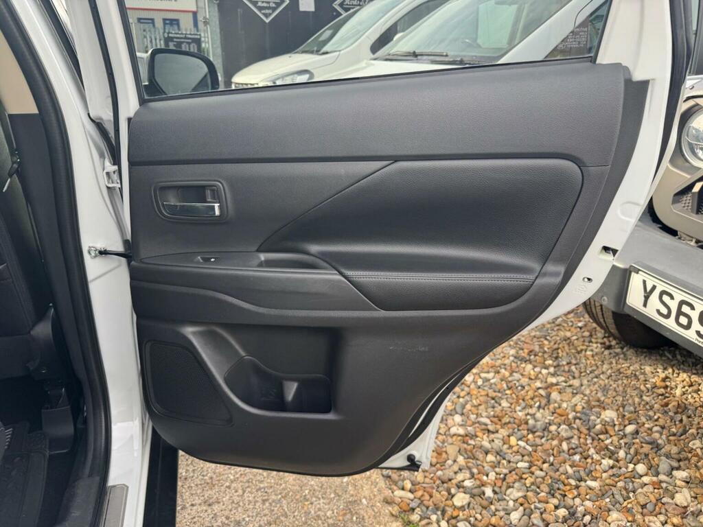 Mitsubishi Outlander Outlander 5H Phev Cvt Black #30
