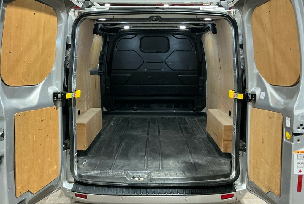 Ford Transit Custom 2.0 Ecoblue 170Ps Low Roof Limited Van Silver #6