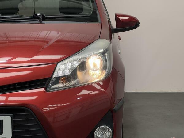 Toyota Yaris 1.5 Vvt-h T Spirit Hatchback Hybrid Cvt Red #4