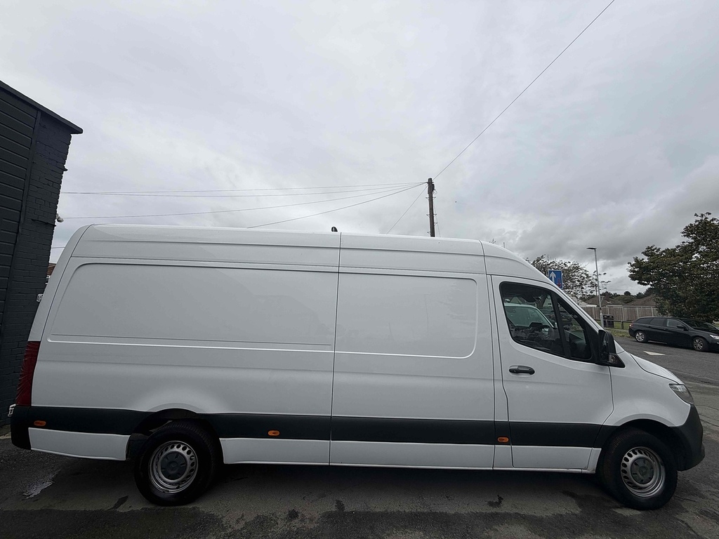 Mercedes-Benz Sprinter 315 Cdi Progressive White #4