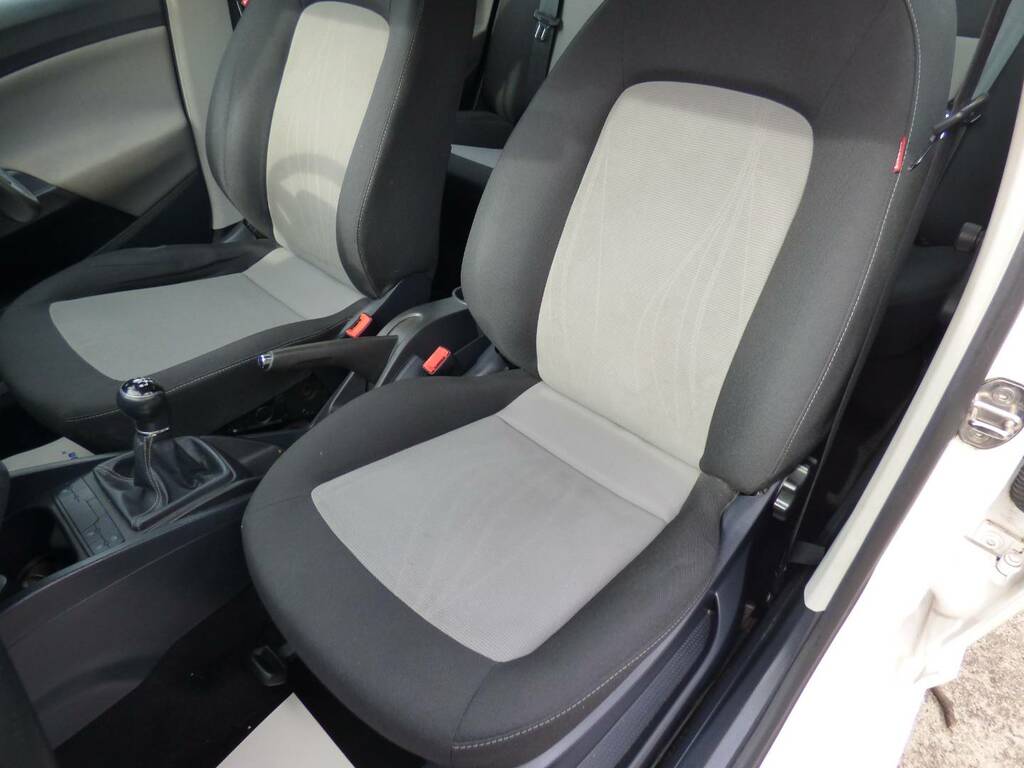 Seat Ibiza Tsi Act Fr Edition Red #18