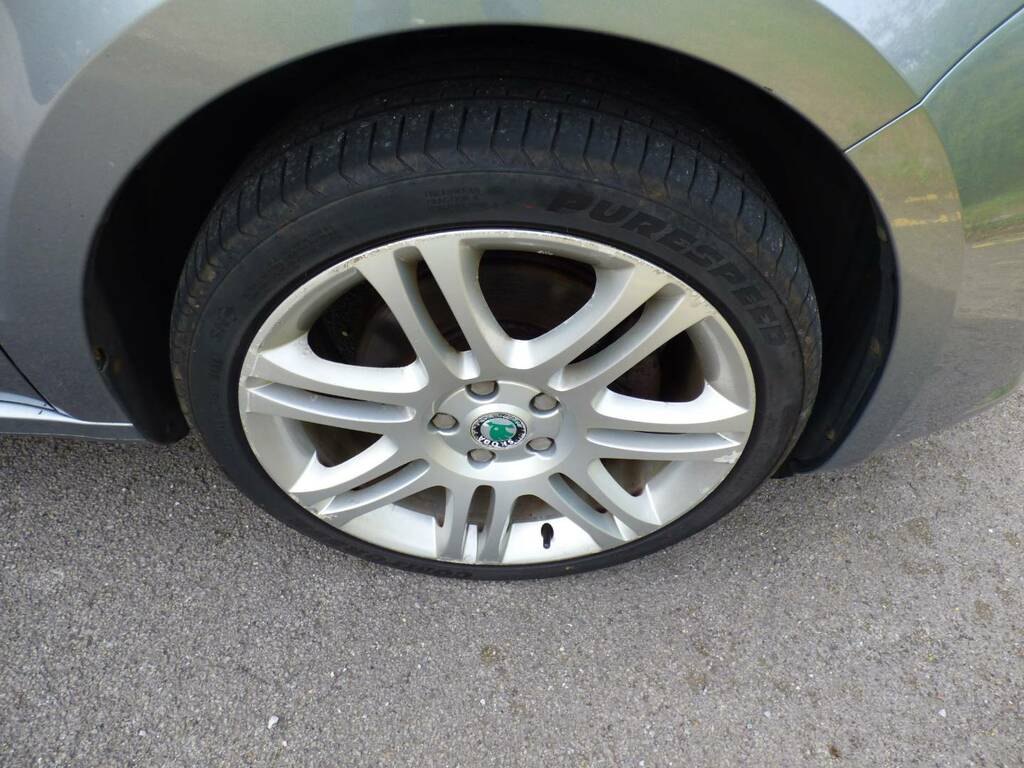 Skoda Superb Estate White #11