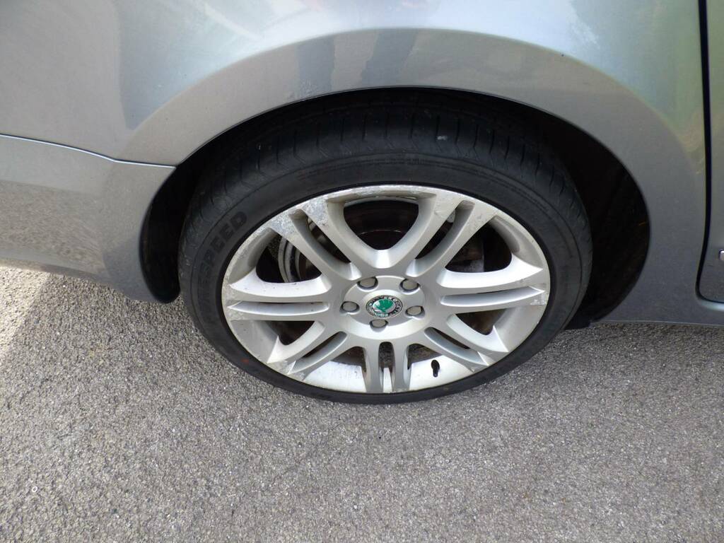 Skoda Superb Estate White #10