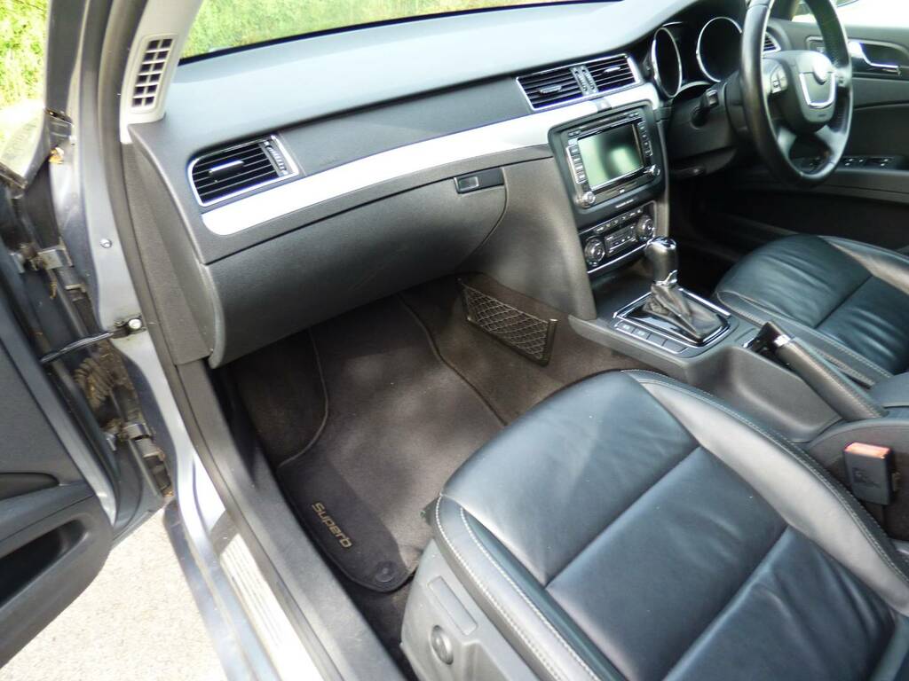 Skoda Superb Estate White #19