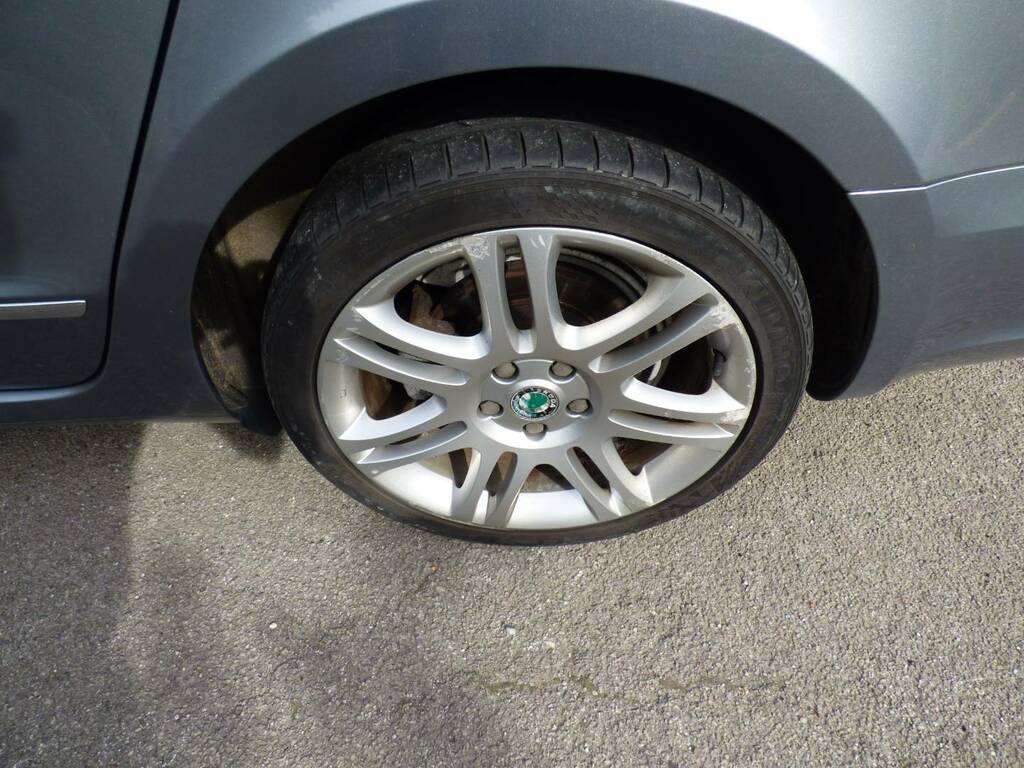 Skoda Superb Estate White #9