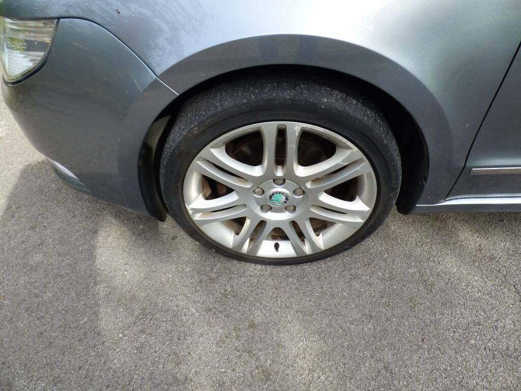 Skoda Superb Estate White #8