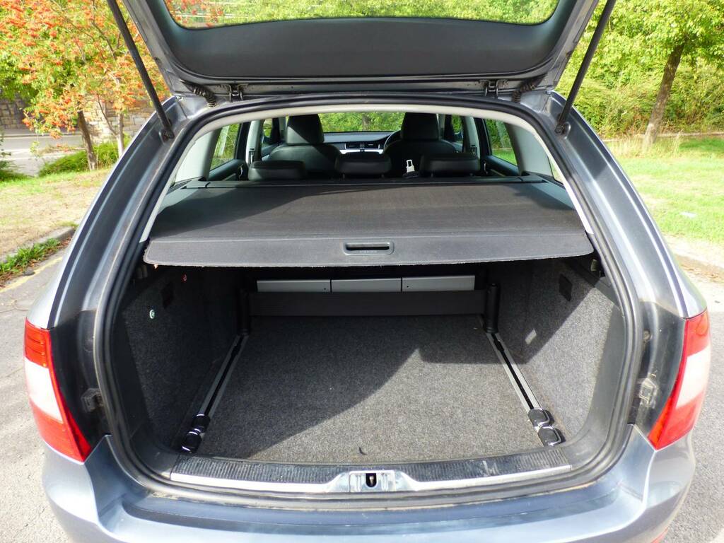 Skoda Superb 2.0 Tdi Cr 170 Elegance Dsg Grey #3