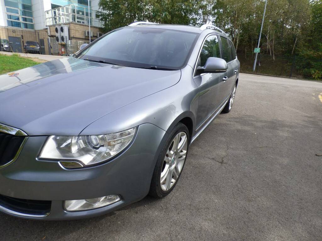 Skoda Superb 2.0 Tdi Cr 170 Elegance Dsg Grey #4