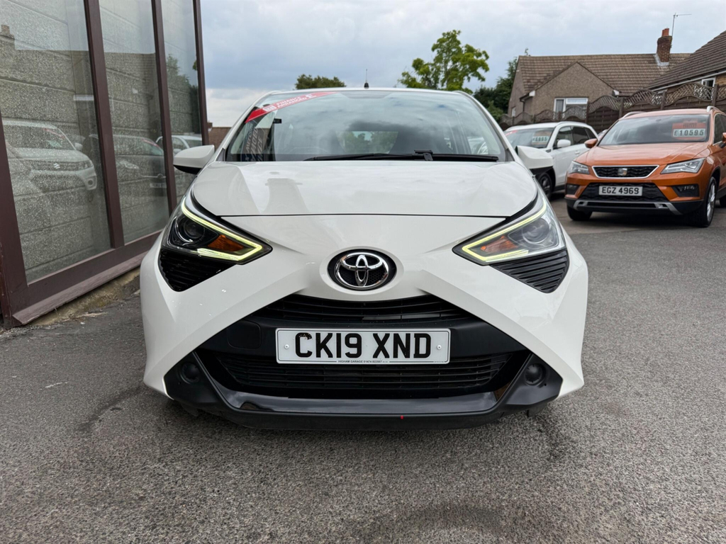 Toyota Aygo 1.0 Vvt-i X-play X-shift Euro 6 White #2
