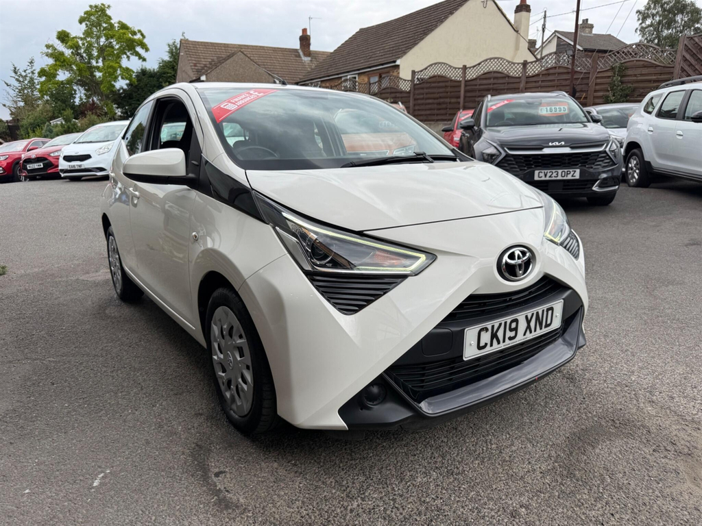 Toyota Aygo 1.0 Vvt-i X-play X-shift Euro 6 White #3