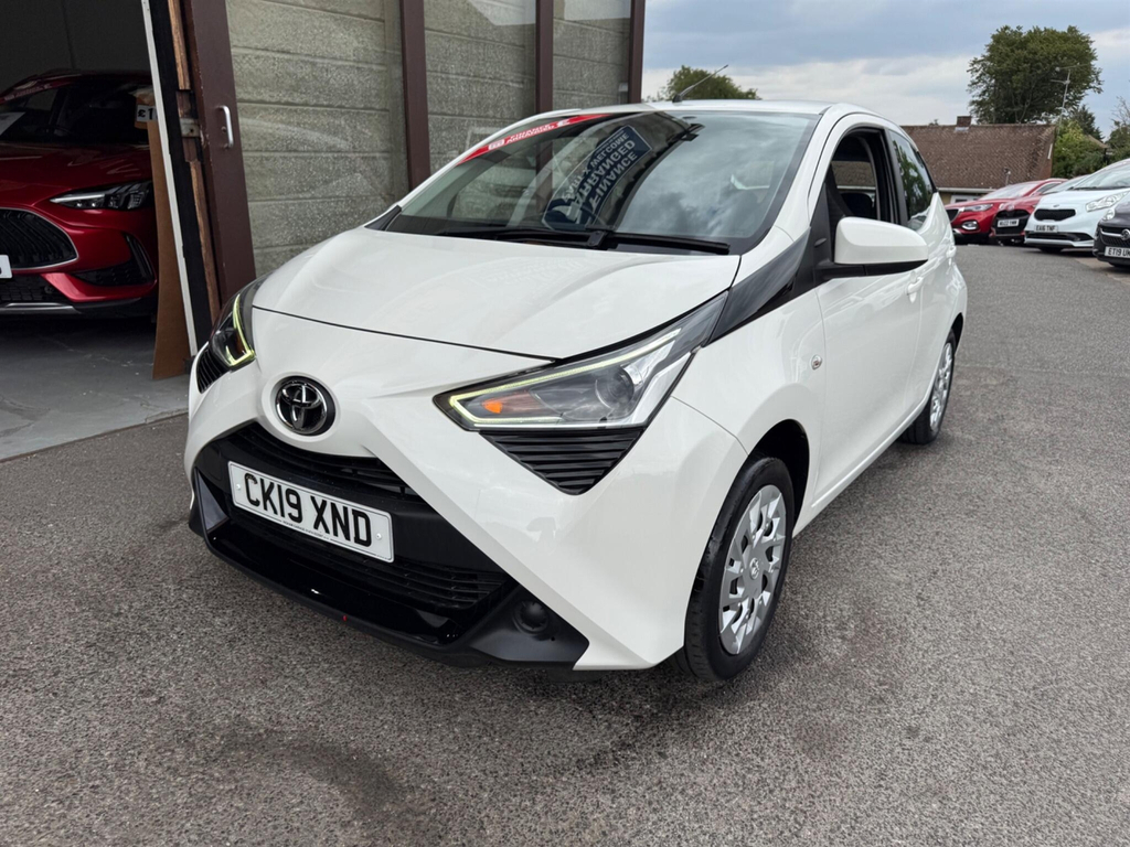 Toyota Aygo 1.0 Vvt-i X-play X-shift Euro 6 White