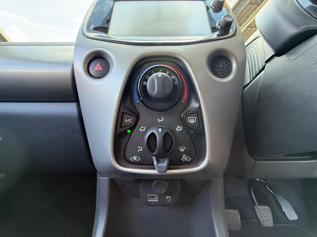 Peugeot 108 2018 18 Puretech White #27