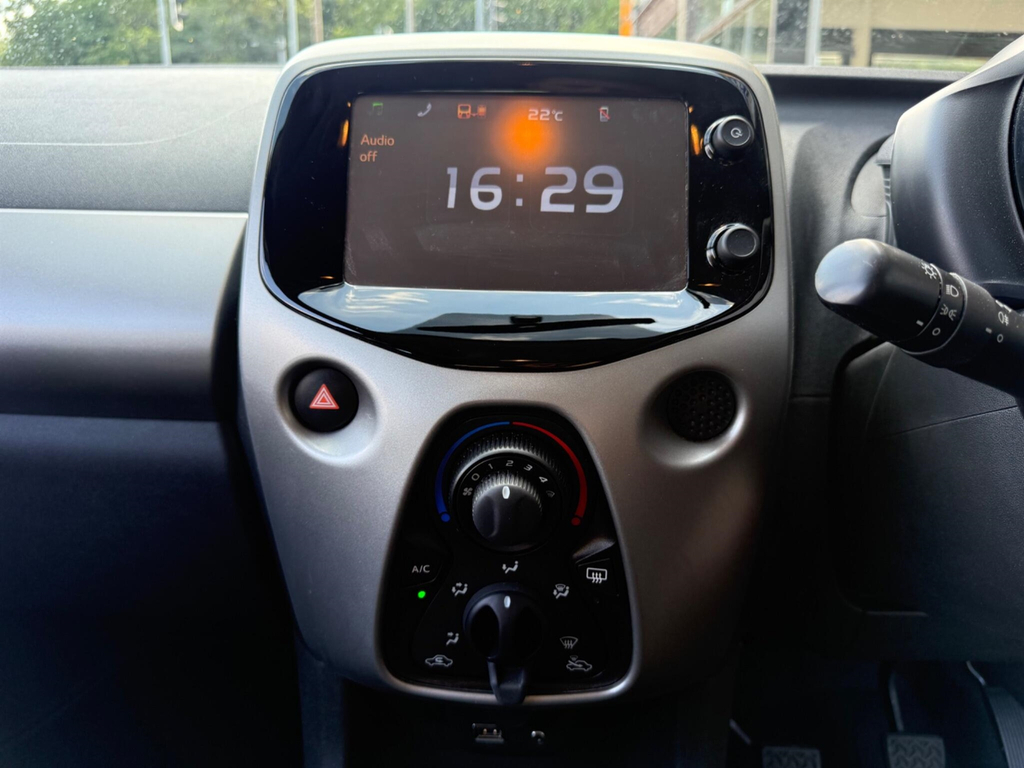 Peugeot 108 2018 18 Puretech White #20