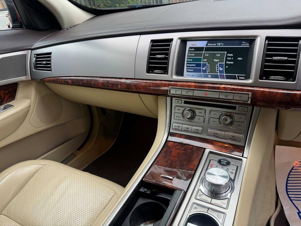 Jaguar XF Black #19