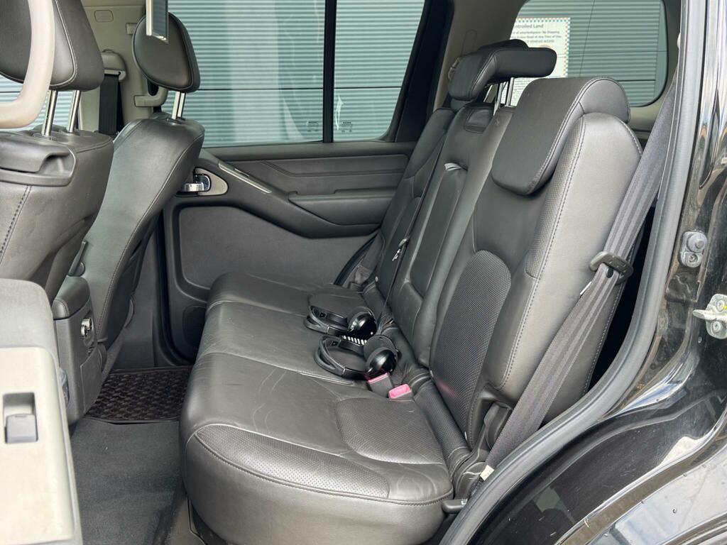 Nissan Pathfinder 2009 09 2.5 Black #37