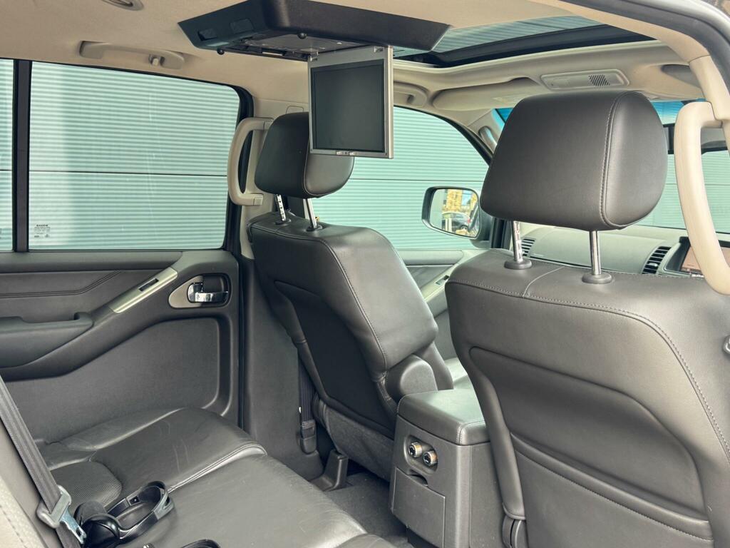 Nissan Pathfinder Mammoth Sports Adventure Black #2