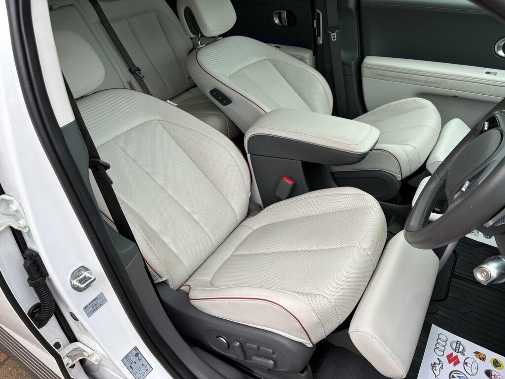 Hyundai Ioniq 5 Hatchback White #30
