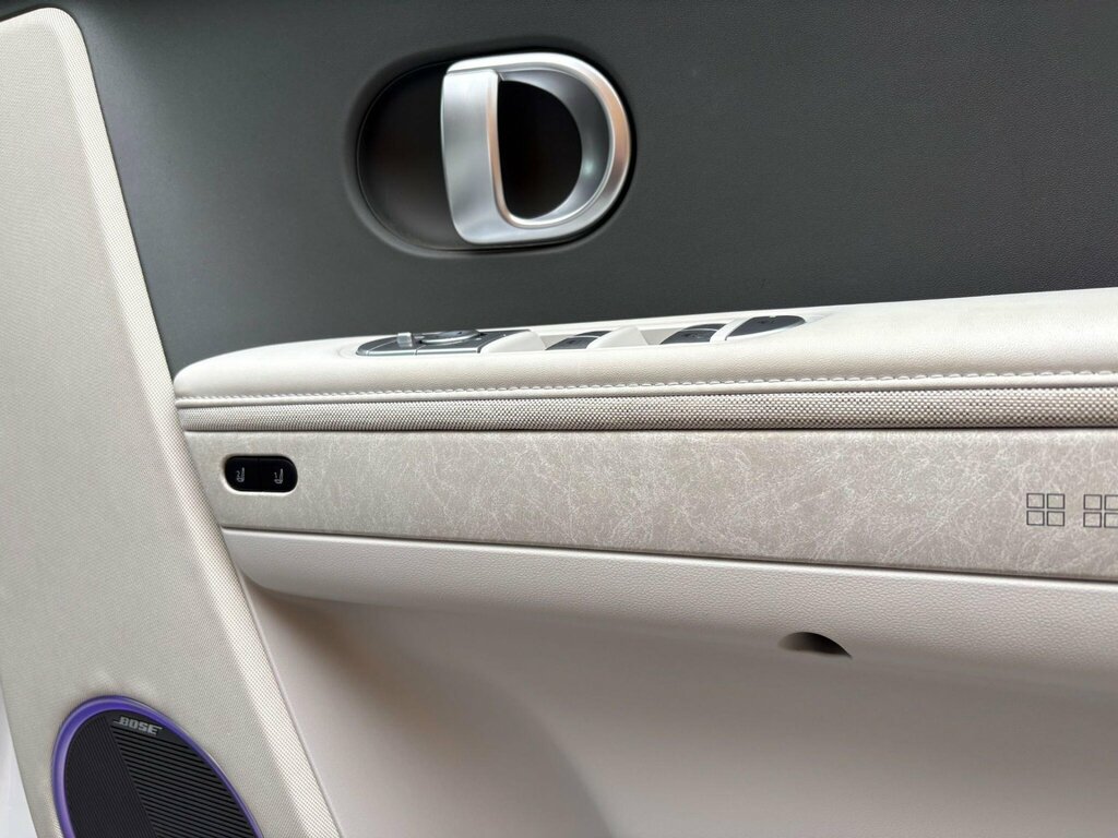 Hyundai Ioniq 5 Hatchback White #38