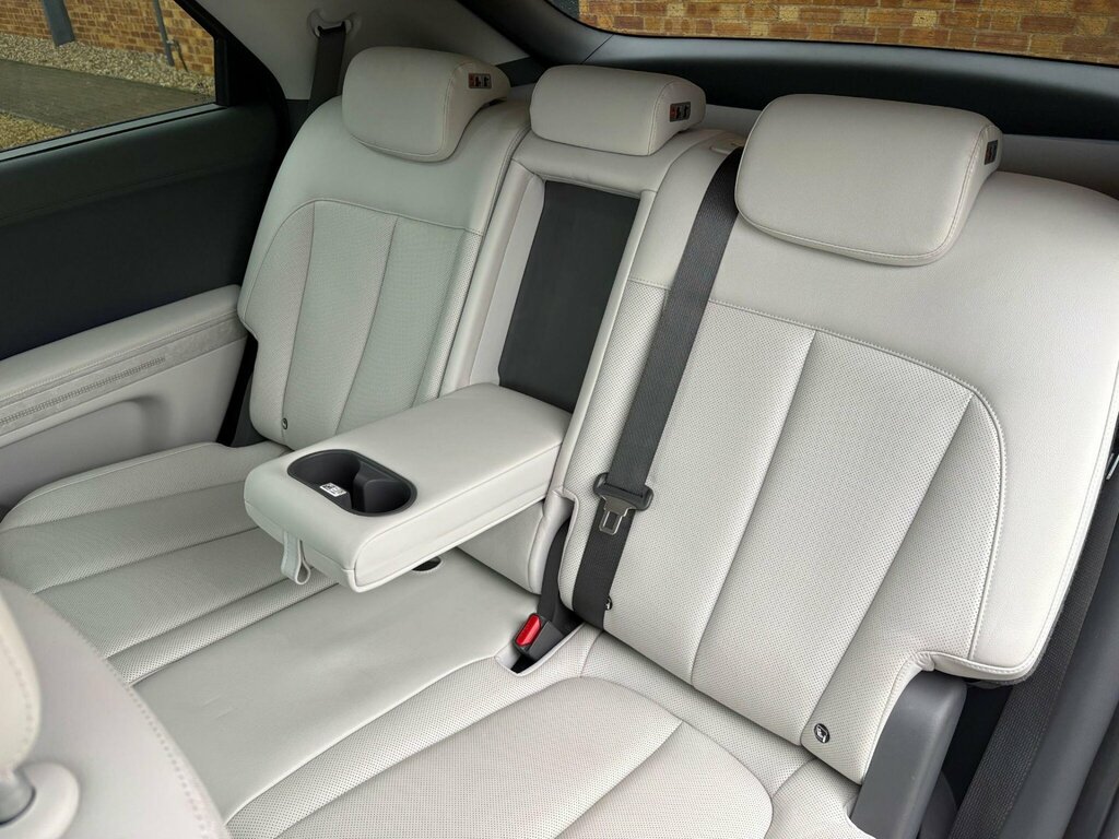 Hyundai Ioniq 5 Hatchback White #28