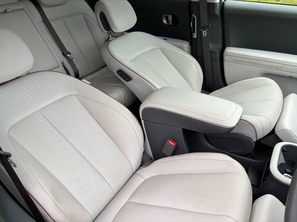Hyundai Ioniq 5 Hatchback White #31