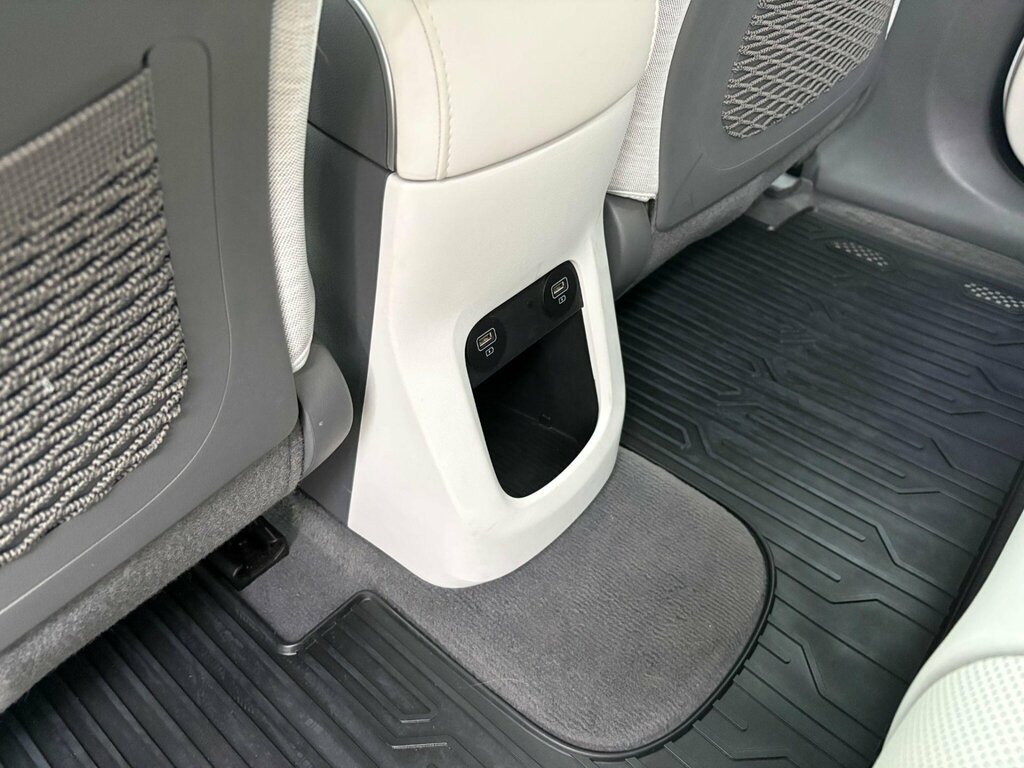 Hyundai Ioniq 5 Hatchback White #45