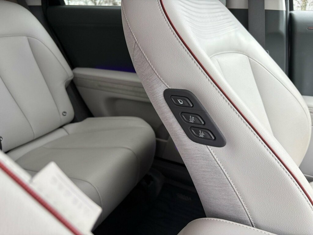 Hyundai Ioniq 5 Hatchback White #40
