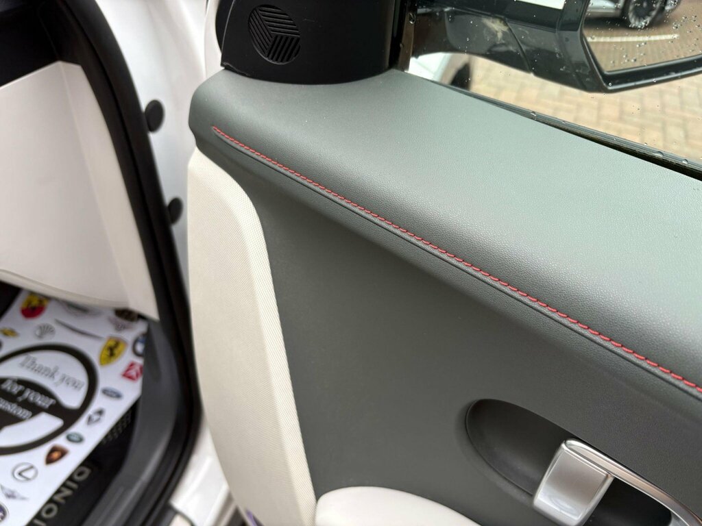 Hyundai Ioniq 5 Hatchback White #39