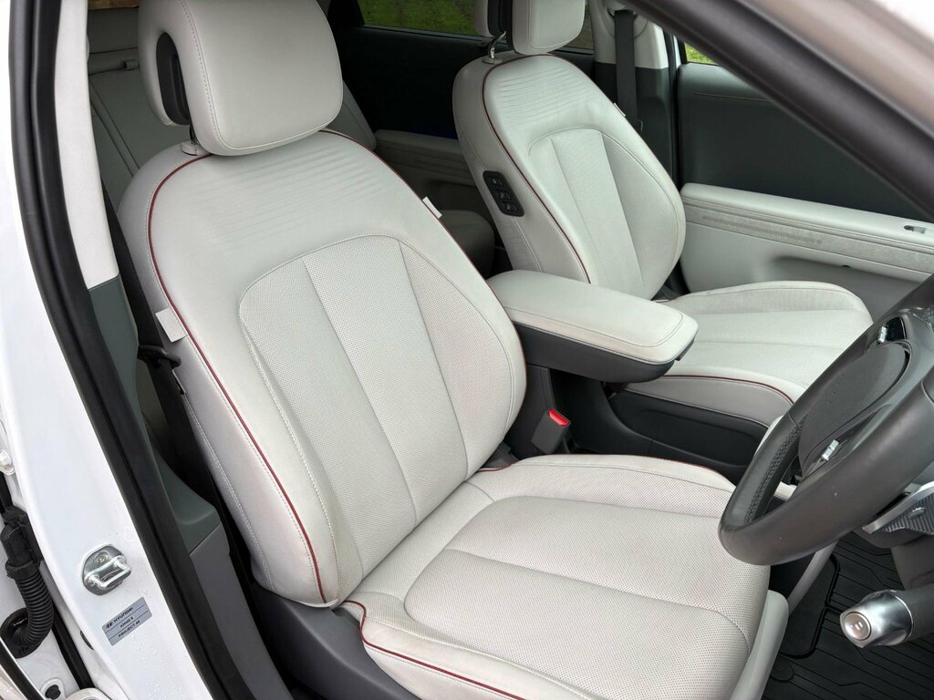 Hyundai Ioniq 5 Hatchback White #17