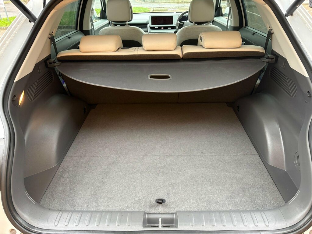 Hyundai Ioniq 5 Hatchback White #32