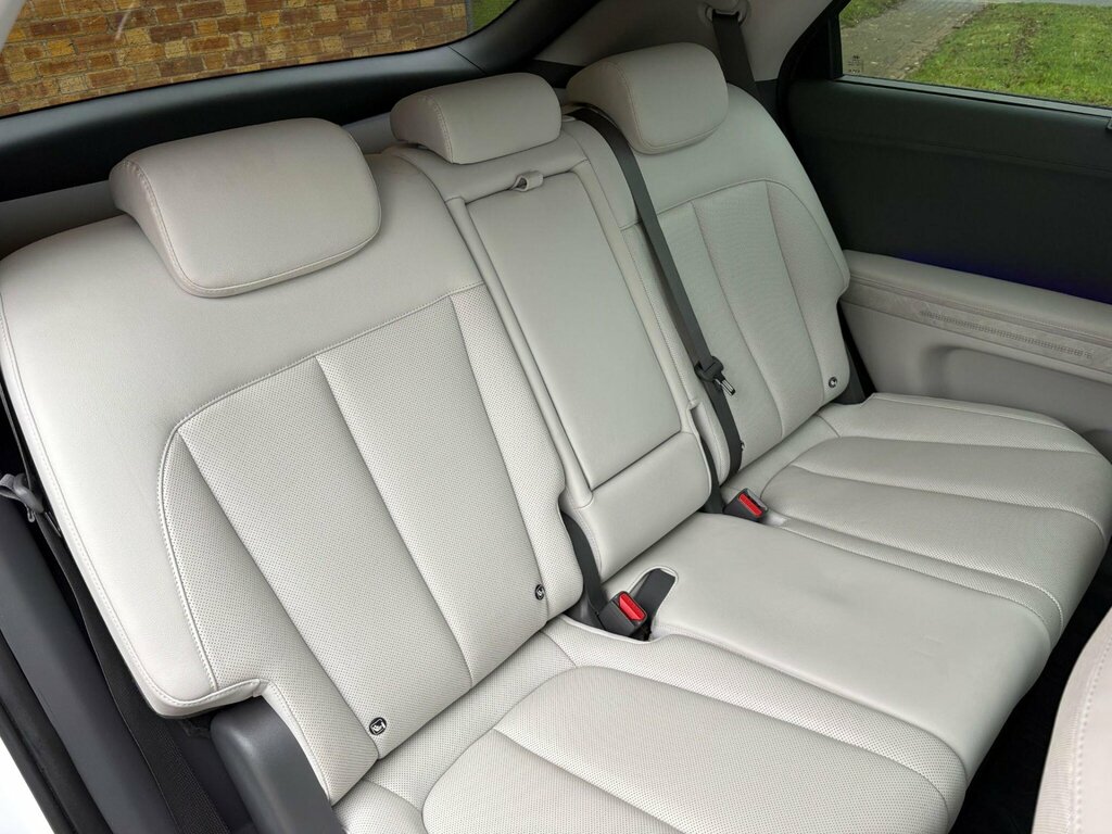 Hyundai Ioniq 5 Hatchback White #21