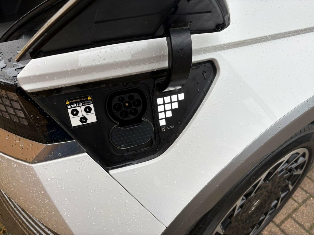 Hyundai Ioniq 5 Hatchback White #47