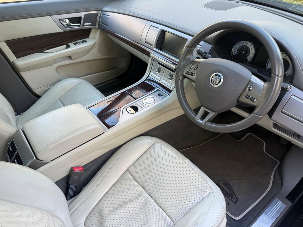 Jaguar XF 3.0D V6 Portfolio Euro 5 Black #2