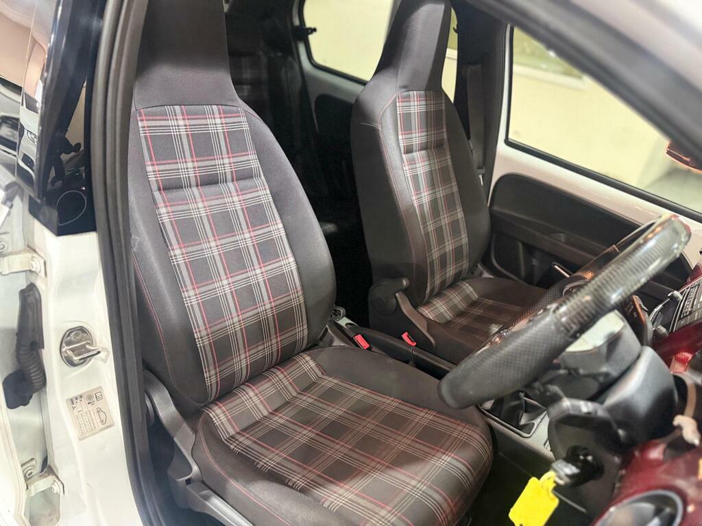 Volkswagen Up Up Black #10