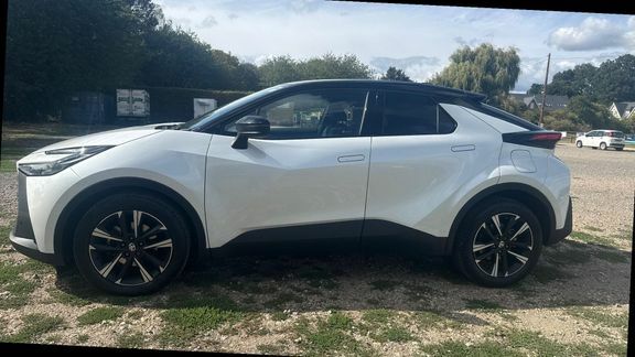 Toyota C-Hr Design Bi-tone White #6