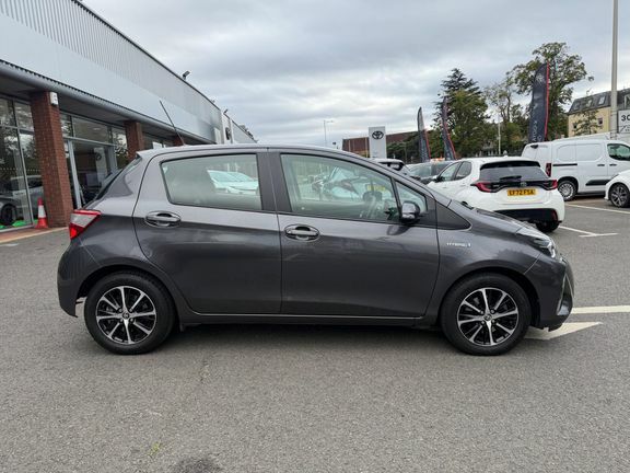 Toyota Yaris Icon Tech 1.5 Hybrid Grey #2