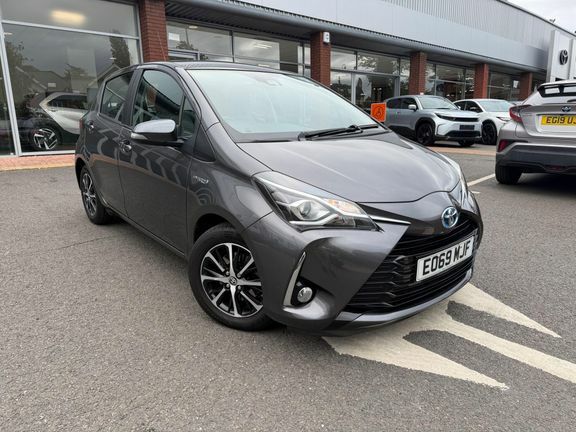 Toyota Yaris Icon Tech 1.5 Hybrid Grey