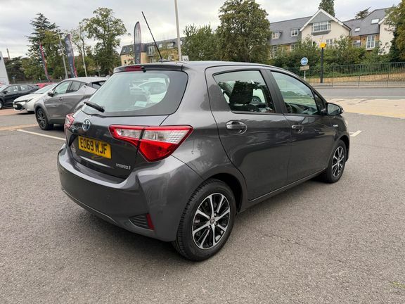 Toyota Yaris Icon Tech 1.5 Hybrid Grey #3