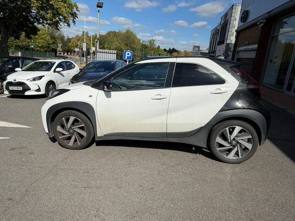 Toyota Aygo X Edge White #6