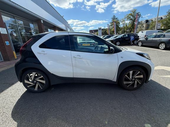 Toyota Aygo X Edge White #2