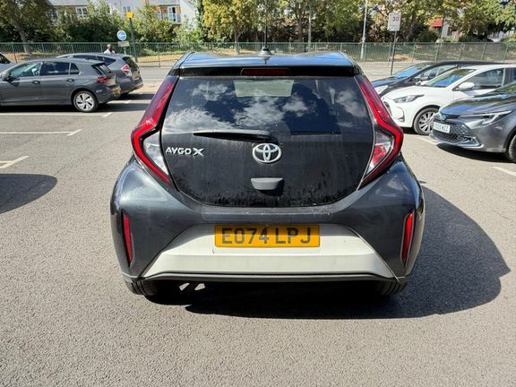 Toyota Aygo X Edge White #4