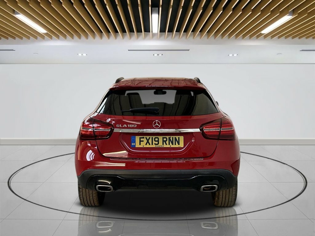 Mercedes-Benz GLA Class 1.6L Urban Edition Red #3