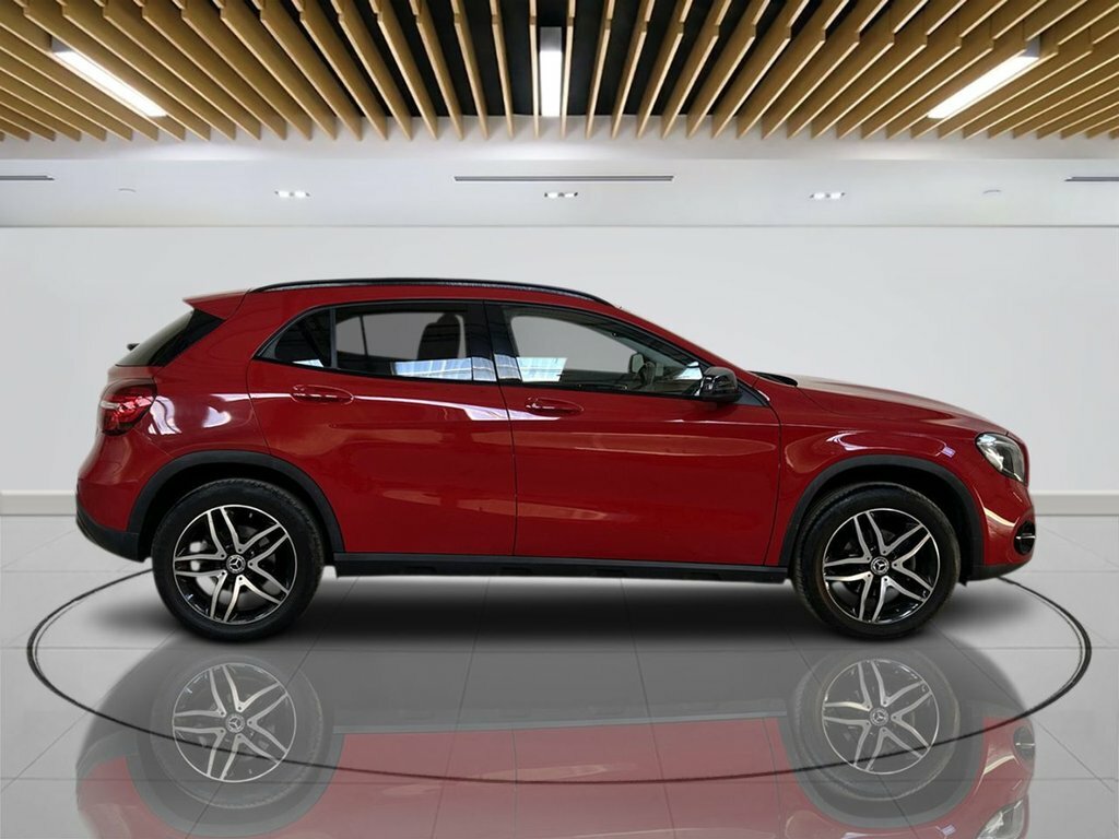 Mercedes-Benz GLA Class 1.6L Urban Edition Red #5