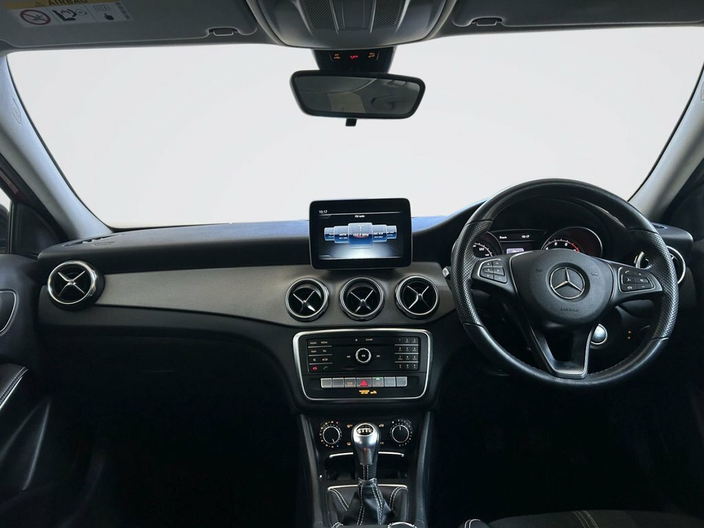 Mercedes-Benz GLA Class 1.6L Urban Edition Red #2