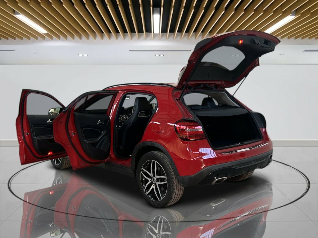 Mercedes-Benz GLA Class 1.6L Urban Edition Red #6