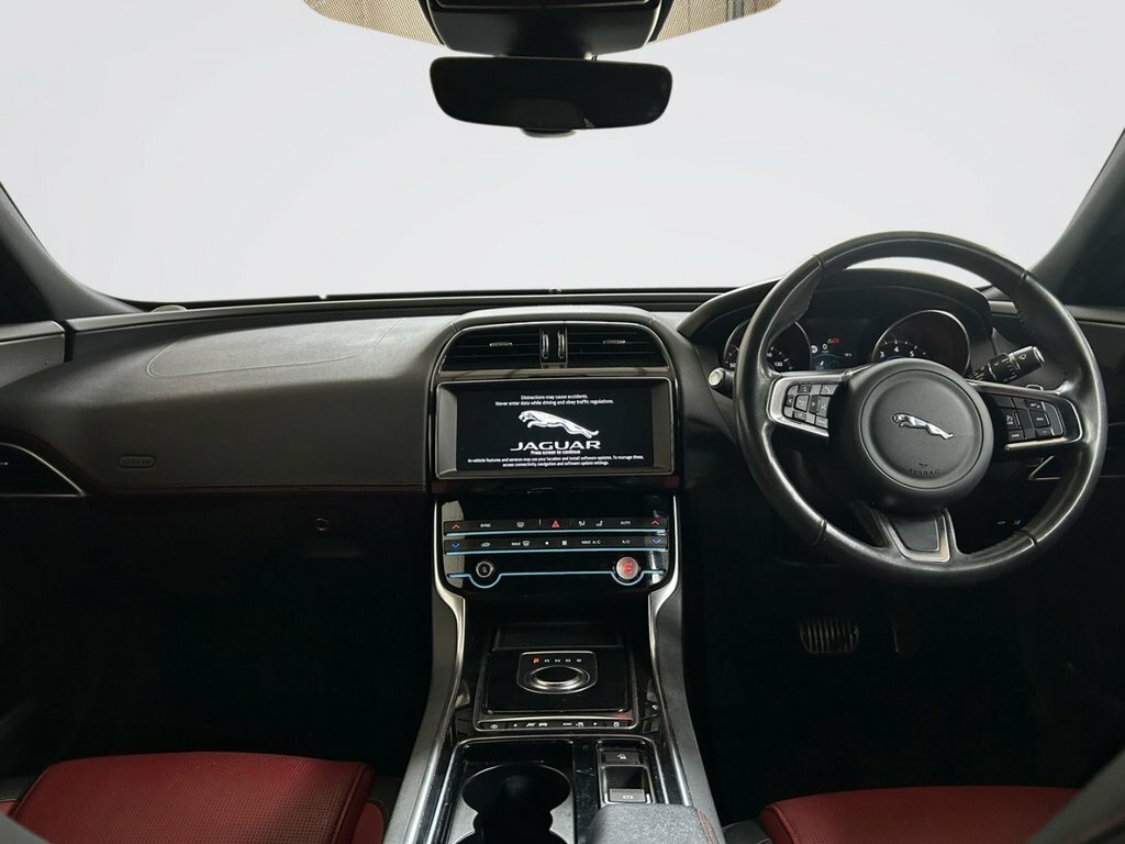 Jaguar XE 2L Landmark PE69MKG Black #3