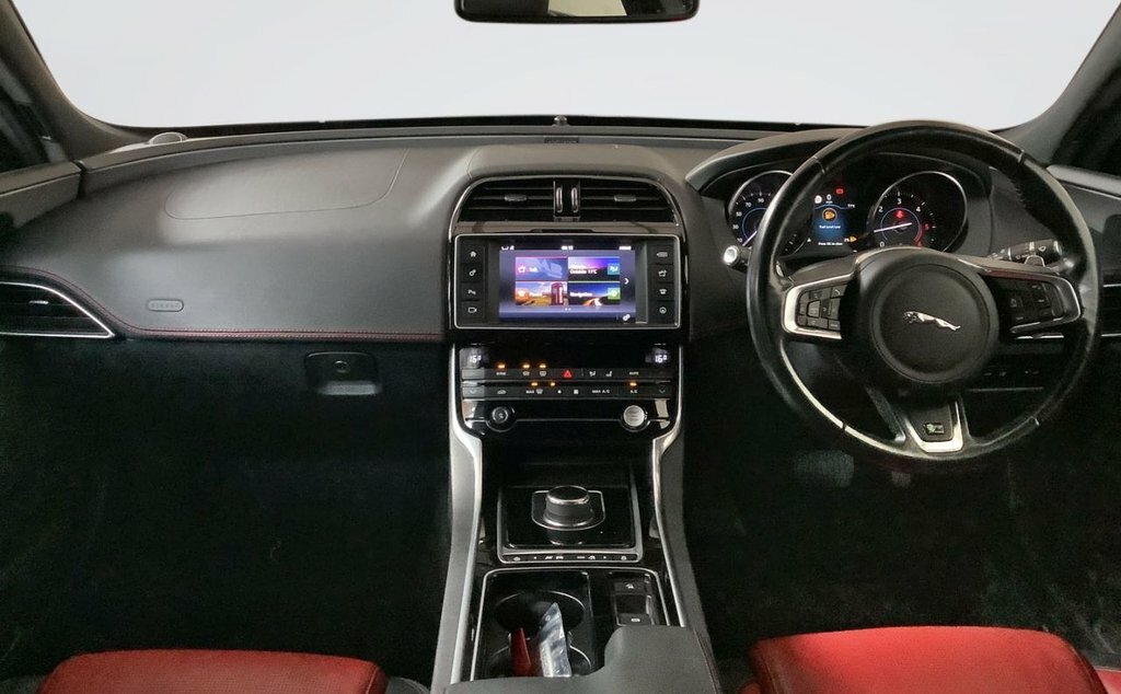 Jaguar XE 2L R-sport Black #3